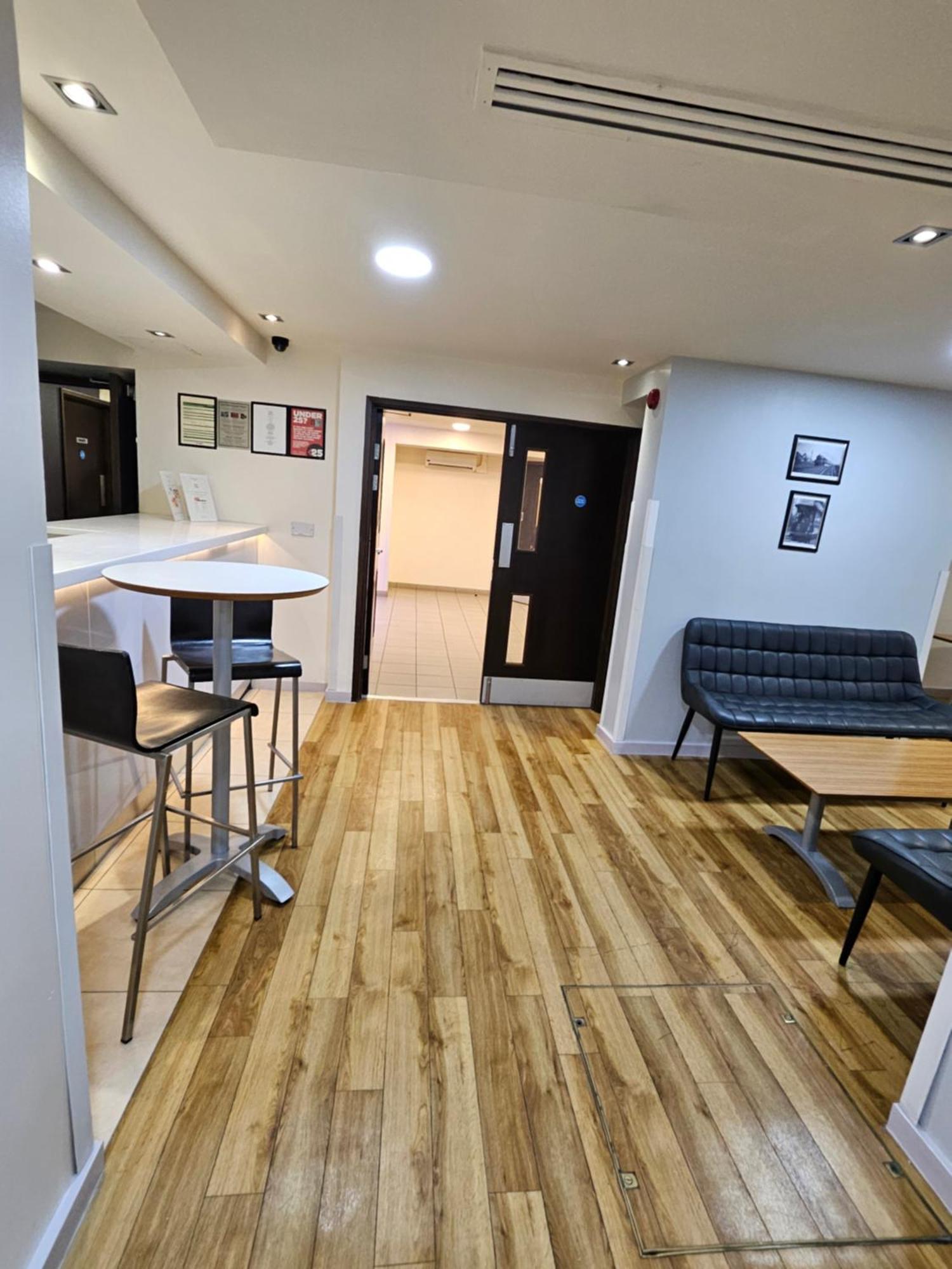 Go2 Hotels Burton Upon Trent Central Exteriör bild